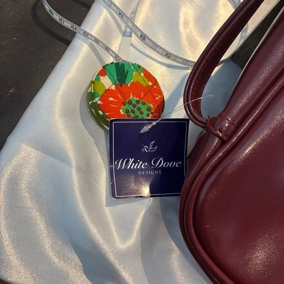 Elegant Red Bible Cover - Picture 3 of 8